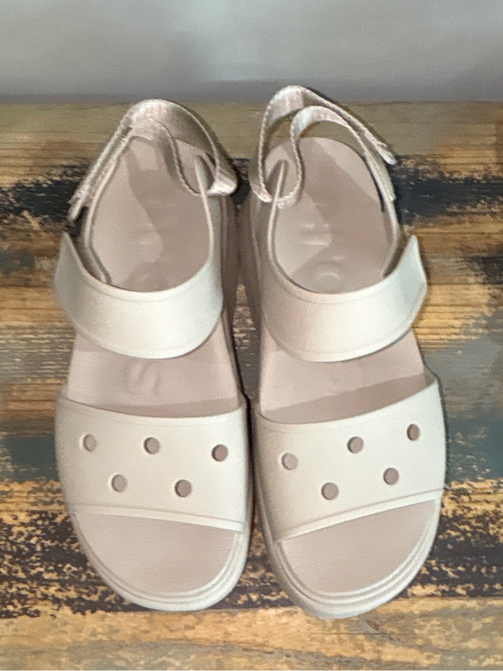 Crocs Womens Dulce Platform Soho Y Strap Sandals